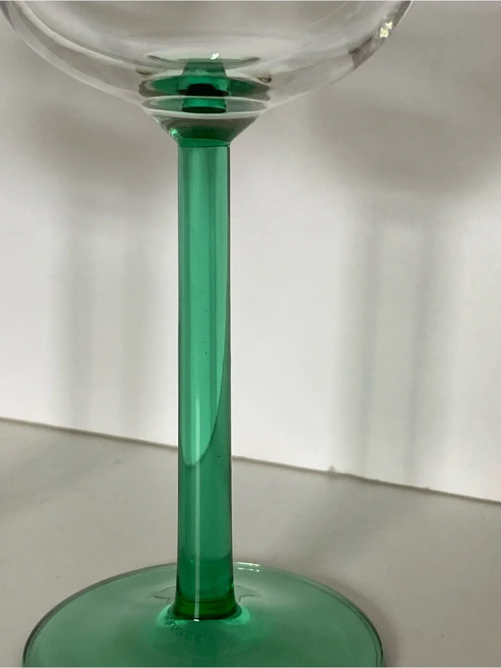 Vintage Luminarc Wine Glass Green Stem Set Of 2 Made In France Mint Cond! 6.25”.